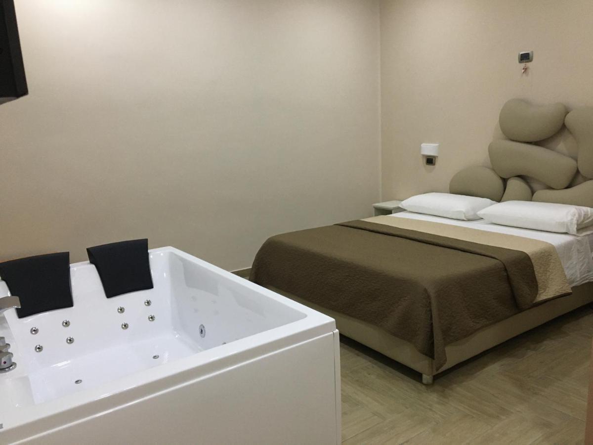 Dei Gerolomini Hotel Napoli Ngoại thất bức ảnh